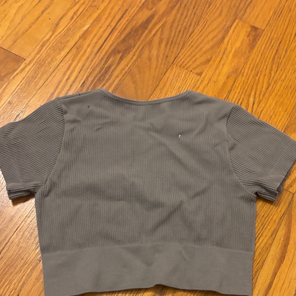 Garage Ribbed Gray Top - Picture 3 of 3